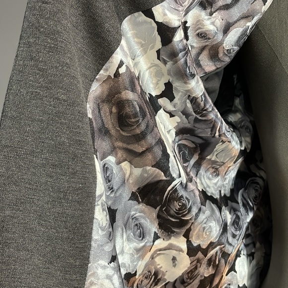 Dalia size large grey blazer NWT classic capsule piece great for workwear - Picture 7 of 17